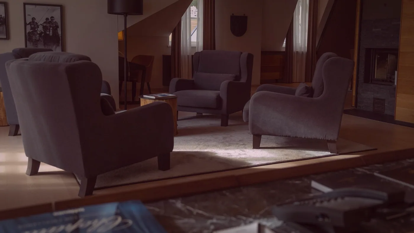 Menší salonek Lipanovo se stolem připraveným na hru